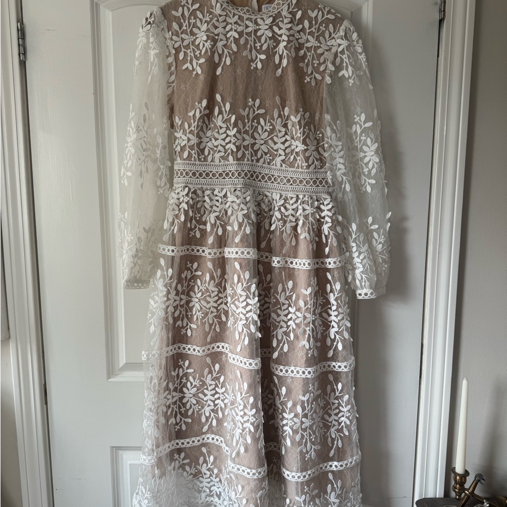 Ivy City Co White Floral Lace Dress